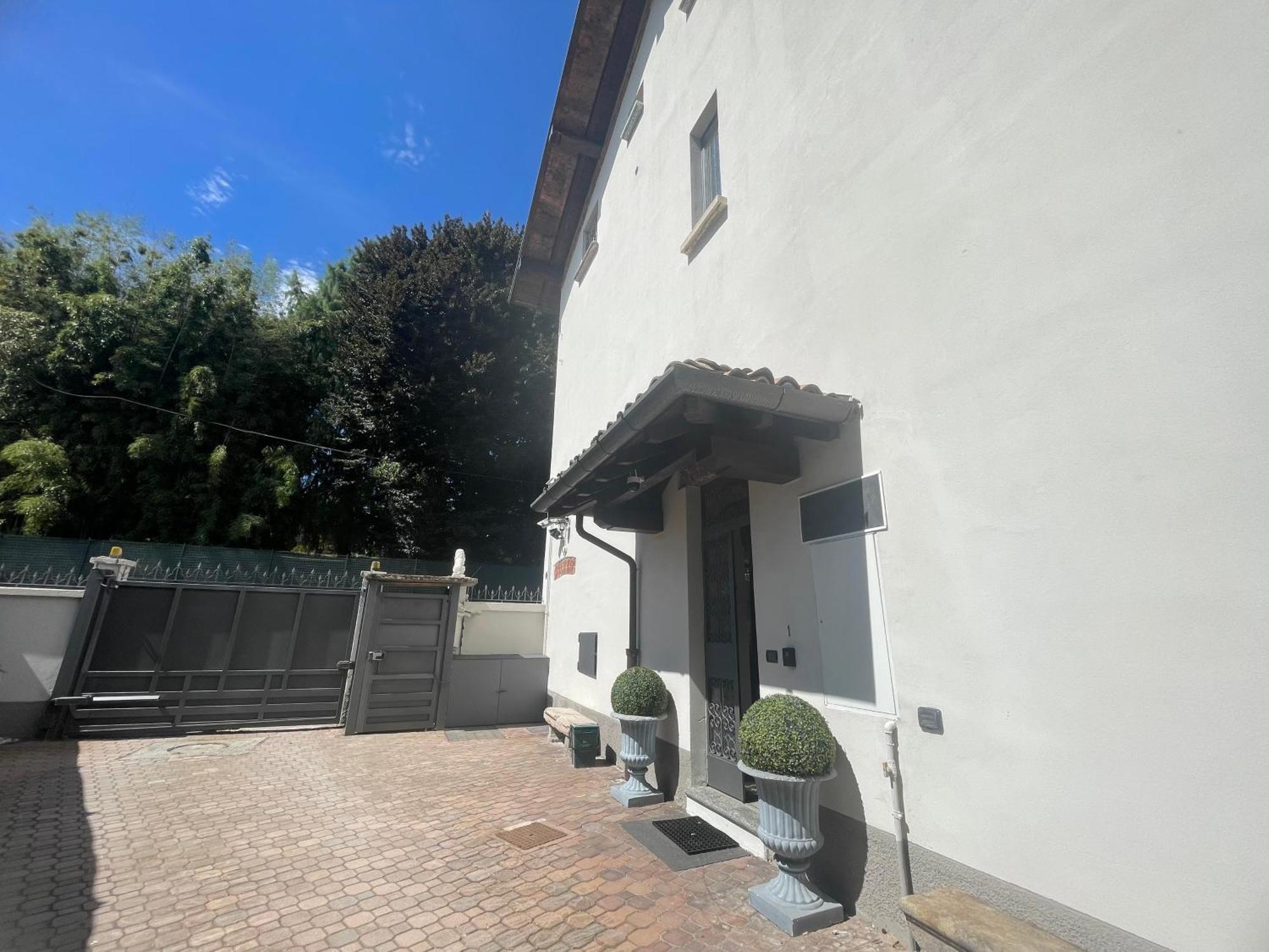 Villa Simona Malpensa Gallarate Bagian luar foto